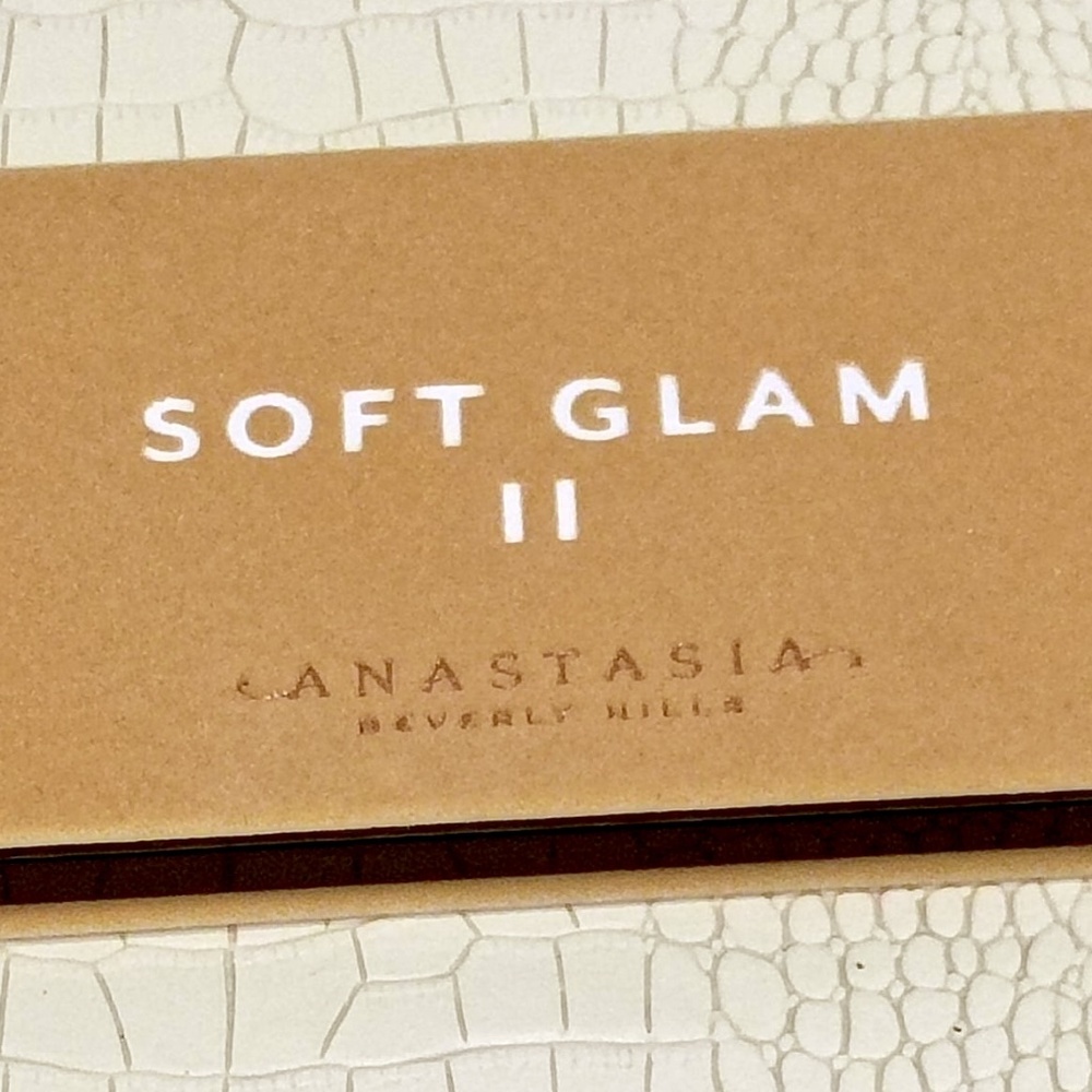 Anastasia Beverly Hills Mini Soft Glam II Eyeshadow Palette Brand New. - Picture 3 of 5